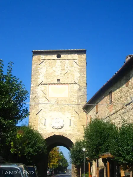 イタリア、ベヴァーニャ(Bevagna)の城門